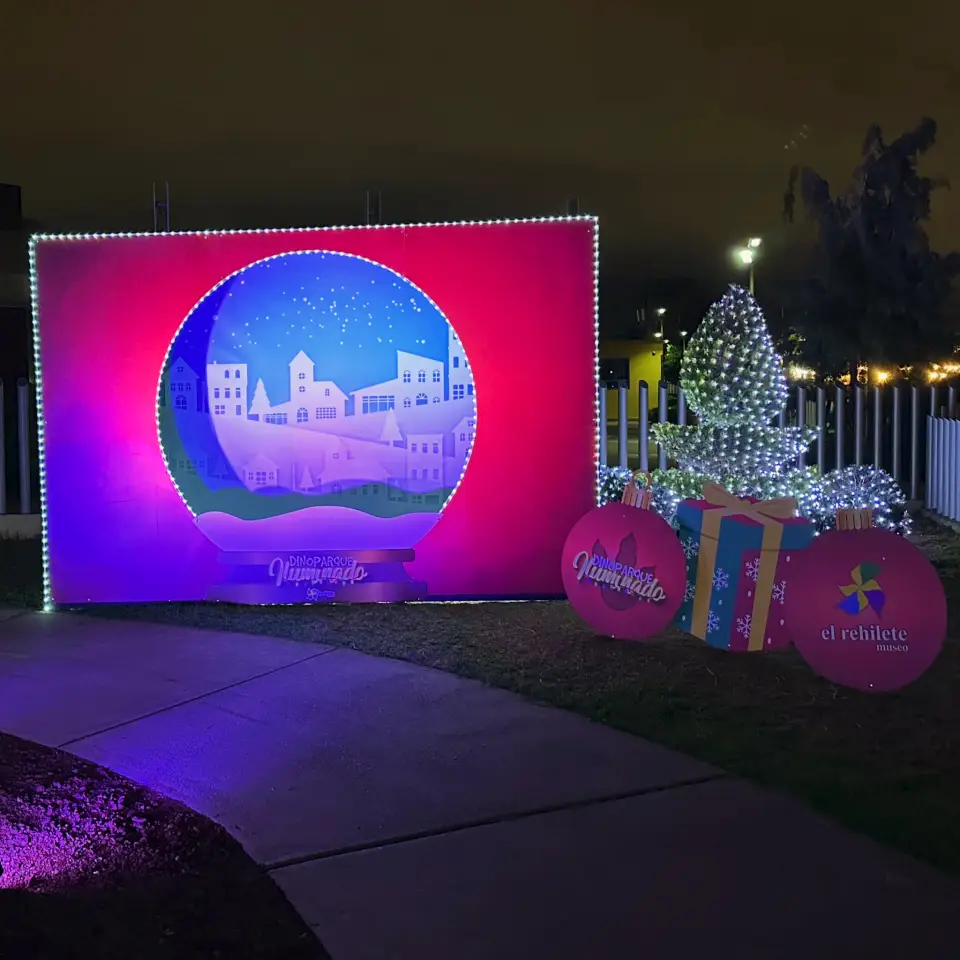 #Galería: Dinoparque iluminado, los dinosaurios se pusieron navideños en Pachuca