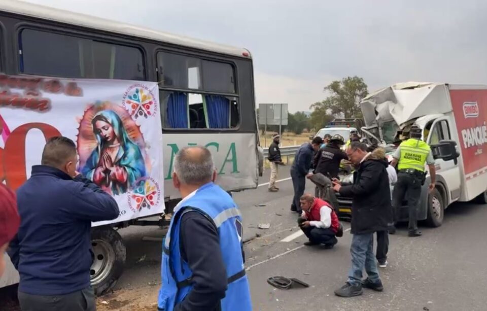 Peregrinos de Hidalgo sufren fuerte accidente en la México-Pachuca