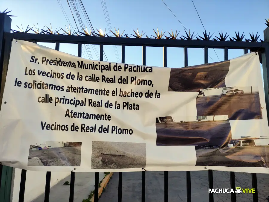 Exceso de cráteres: vecinos piden ayuda para rescatar calle de Pachuca llena de baches