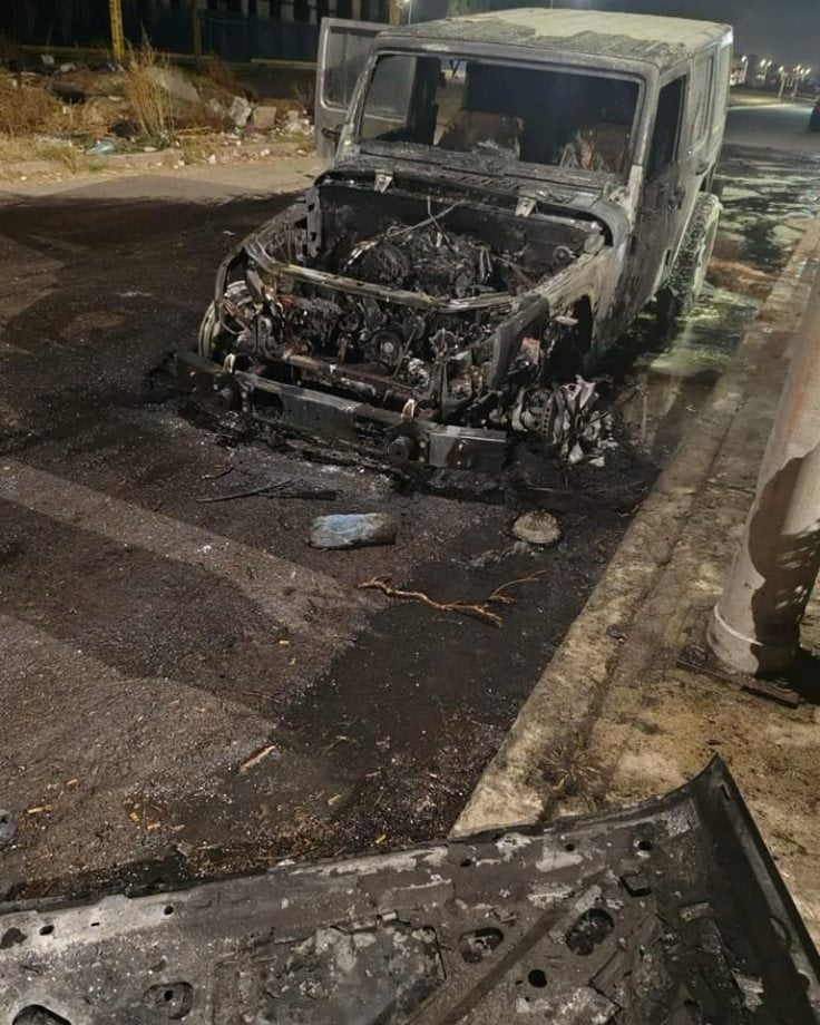 Camioneta es incendiada de forma intencional en colonia de Pachuca