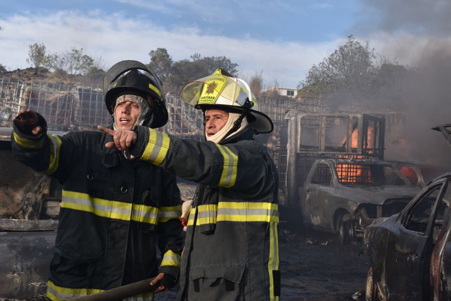 ¡Fuerte incendio! Arde huachicol decomisado en corralón de Hidalgo, afectando cerca de 300 vehículos