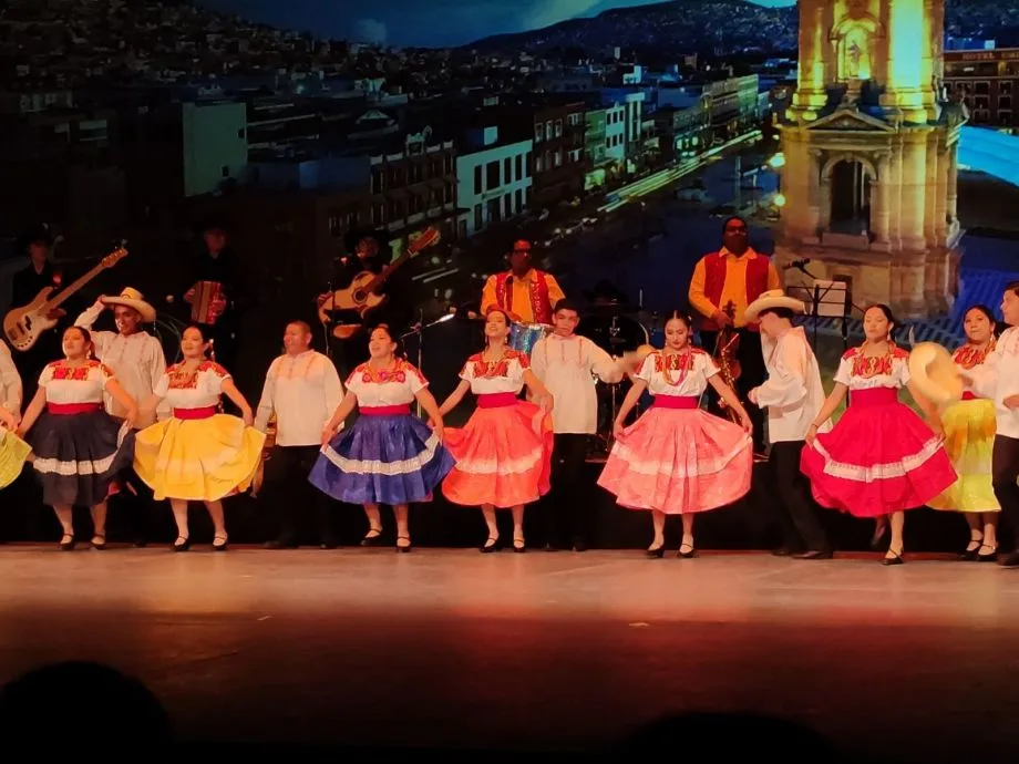 ¡Aplausos! Rinden homenaje a Hidalgo con gala de danza folklórica en Monterrey