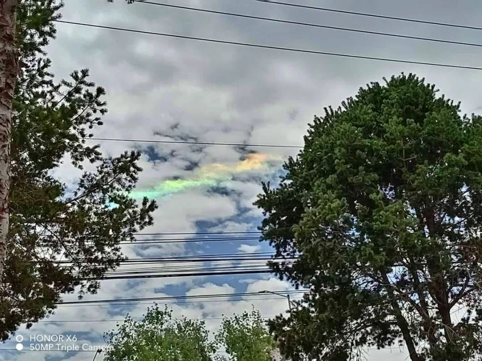 #EnFotos: Nube iridiscente adorna el cielo de la zona metropolitana de Pachuca