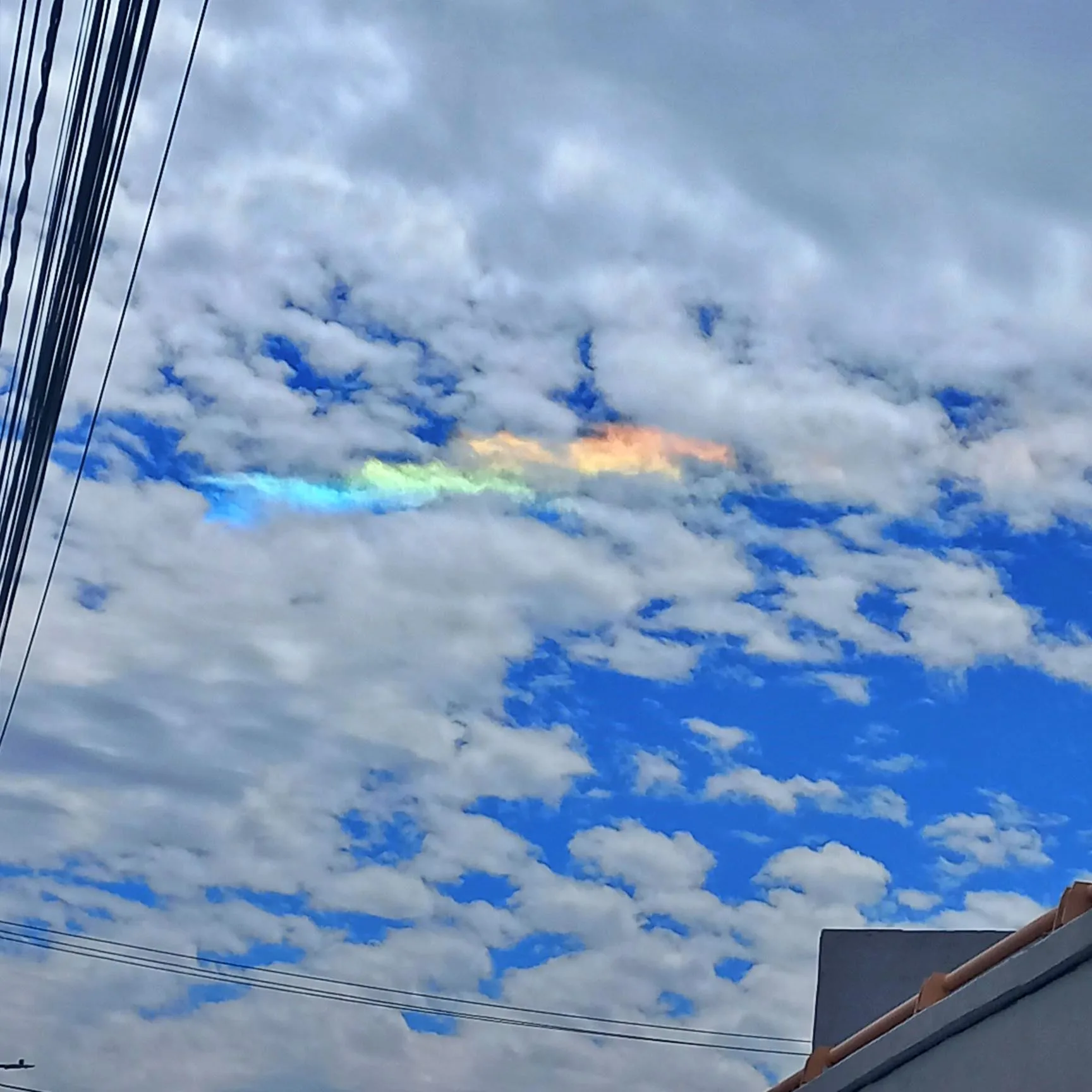 #EnFotos: Nube iridiscente adorna el cielo de la zona metropolitana de Pachuca