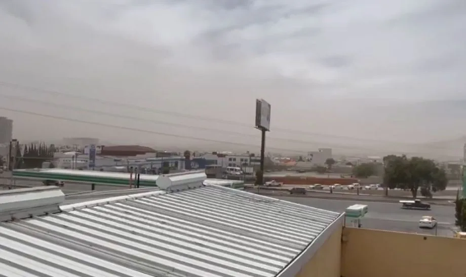 ¡Tolvaneras! Densa nube de polvo envuelve a Pachuca; fuerte viento provoca afectaciones | FOTOS