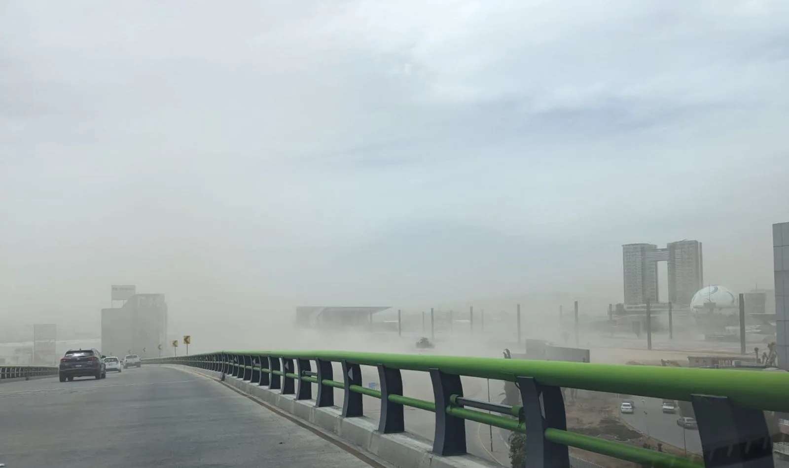 ¡Tolvaneras! Densa nube de polvo envuelve a Pachuca; fuerte viento provoca afectaciones | FOTOS