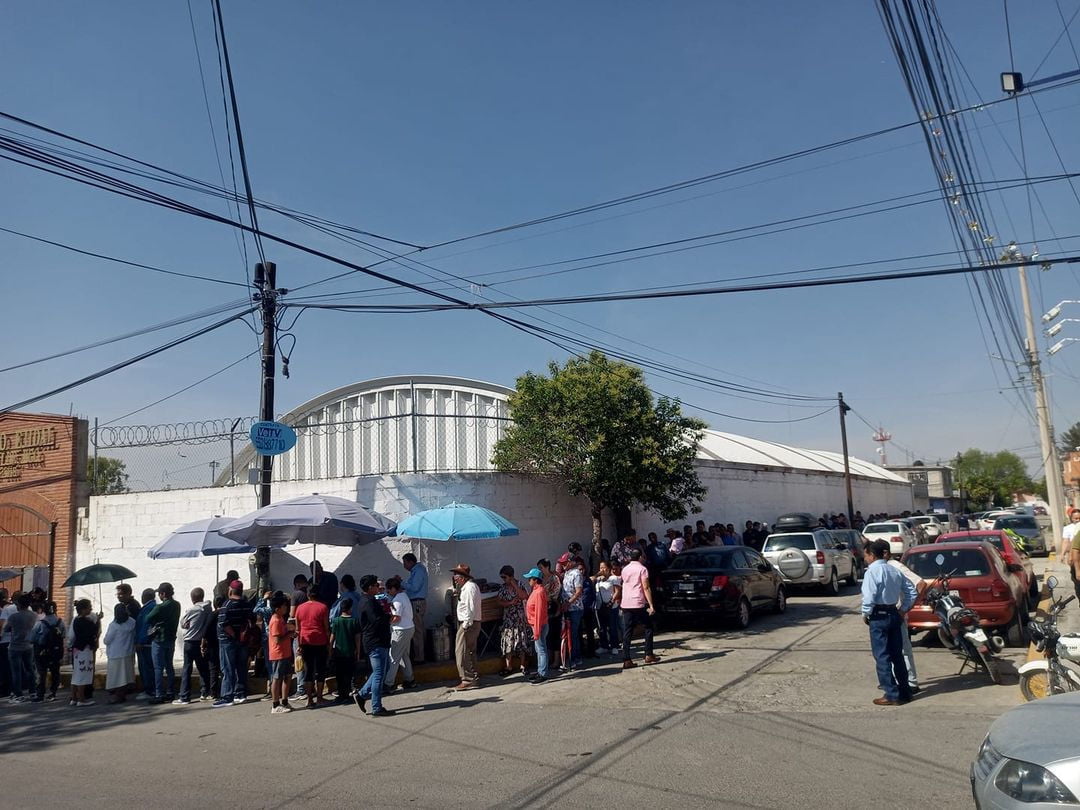 #Elecciones2024: Largas filas en Pachuca para votar | FOTOS