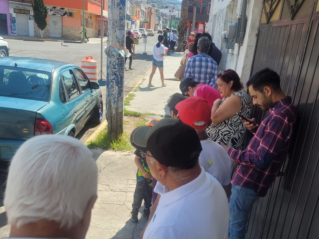 #Elecciones2024: Largas filas en Pachuca para votar | FOTOS