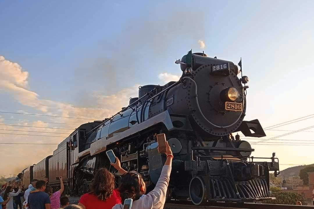 ¡A todo vapor! Así fue la llegada a Hidalgo de la histórica locomotora de vapor Empress 2816 | VIDEO