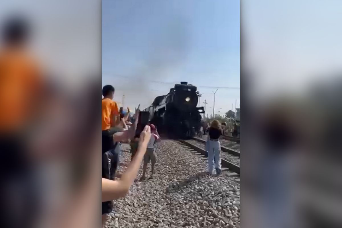 #Video: Otra mujer es alcanzada por la locomotora de vapor 'La Emperatriz'; se salvó de milagro