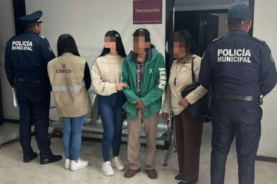 Adulto mayor es hallado desorientado en la Central de Autobuses de Pachuca; tenía reporte de desaparición