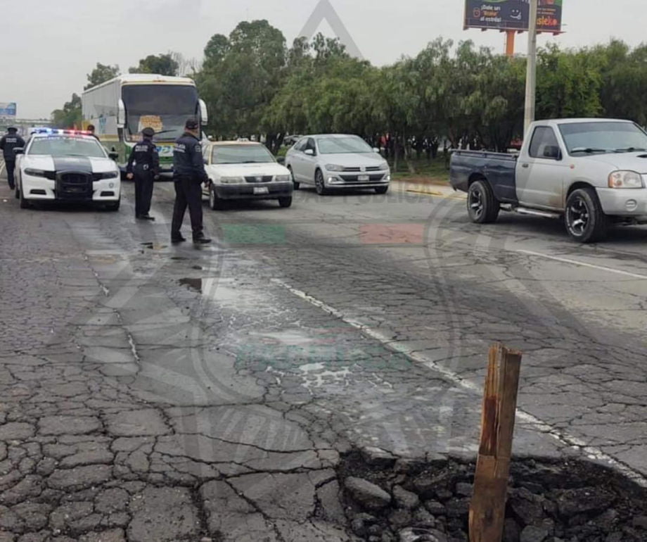 ¡Alerta vial! Reportan hundimiento en entrada de Pachuca