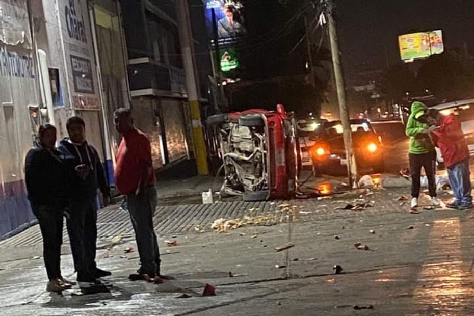 #Video: Aparatosa volcadura nocturna en bulevar Colosio de Pachuca