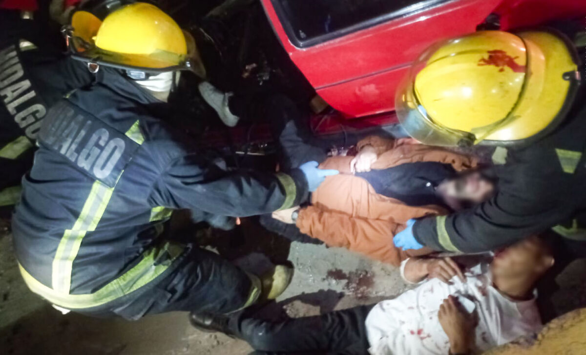 Ebrio conductor provoca aparatoso accidente frente a estación del Tuzobús