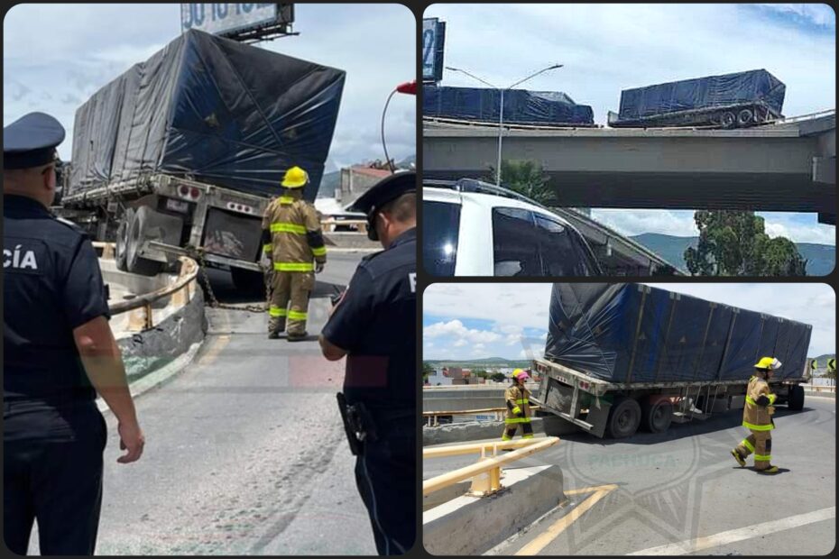 ¡Por subir donde no debía! Tráiler de doble remolque acaba atorado en puente del sur de Pachuca