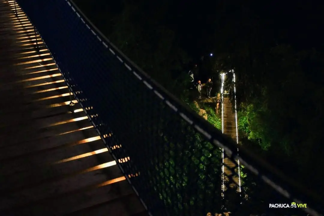 Puentes Colgantes Iluminados, la nueva sensación turística de Mineral del Chico | Fotos y video