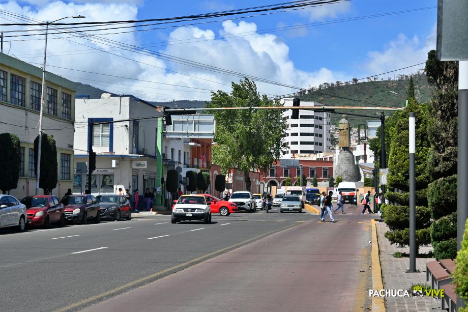 #EnFotos: Instalan en Pachuca semáforos con diseño del Reloj Monumental