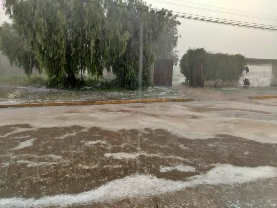 Ahora en Mineral de la Reforma, tormenta deja fuertes inundaciones | Fotos y video