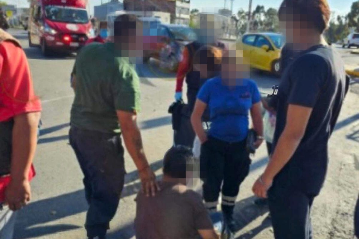 Hombre resulta lesionado al defender de un limpia parabrisas a una mujer; ocurrió en Pachuca