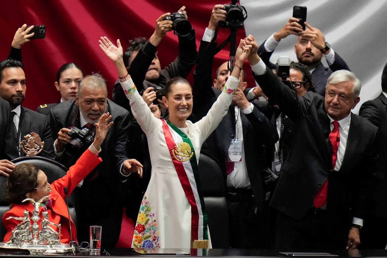 Día histórico: Claudia Sheinbaum toma protesta como la primera presidenta de México