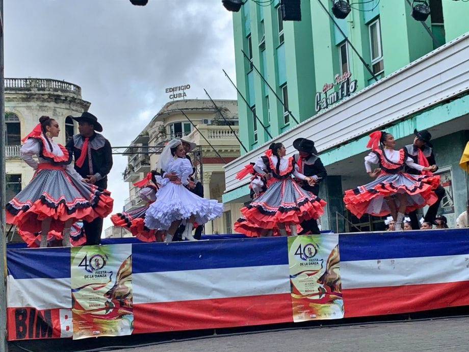 Artistas hidalguenses representan a México en festival dancístico de Cuba | VIDEO